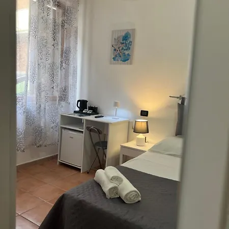 לינה וארוחת בוקר Il Canarino לה קאלטה