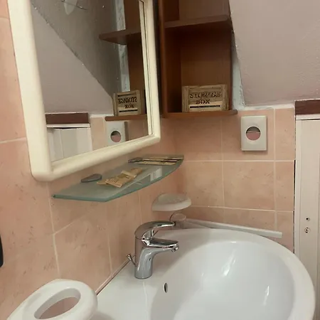 לינה וארוחת בוקר Il Canarino