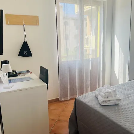 Il Canarino Affittacamere Bed & Breakfast La Caletta