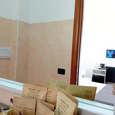 Il Canarino Affittacamere 3* La Caletta